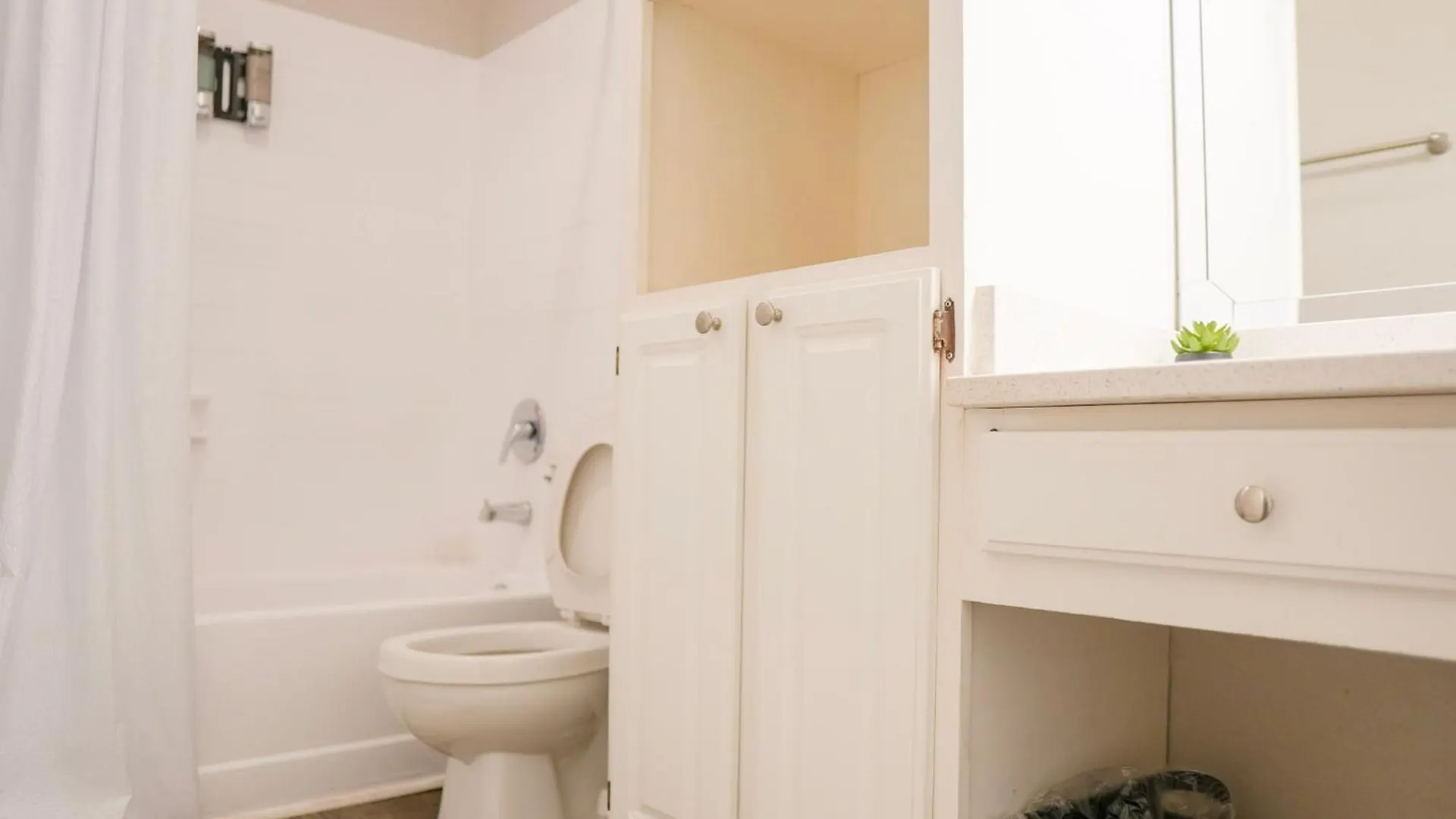 Deluxe Luxury & Convenience Apartment Charlotte